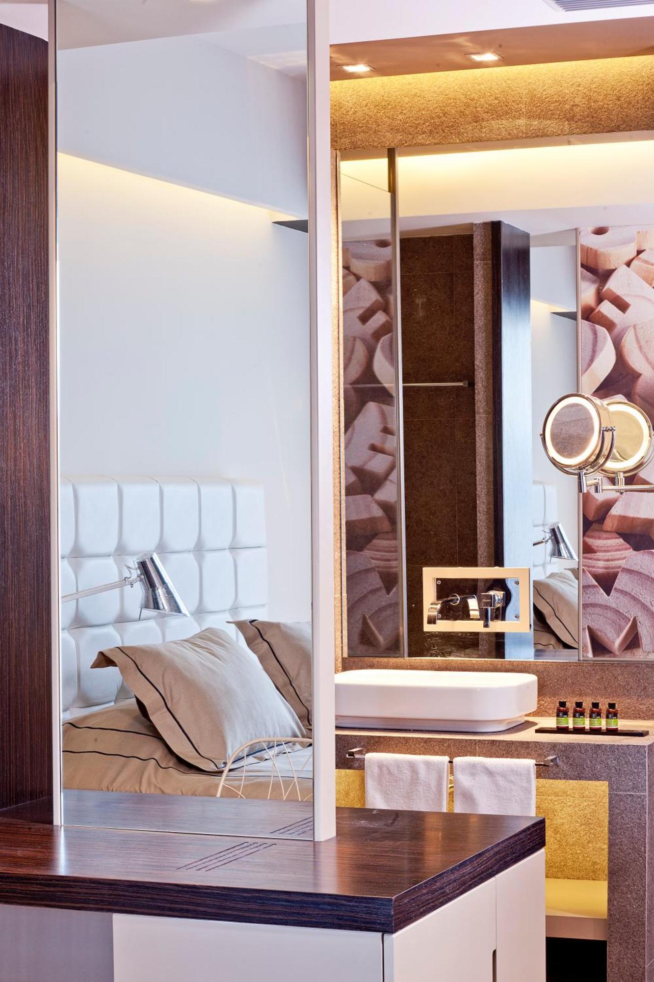 Suite (2 Adults),199202629:JPEG